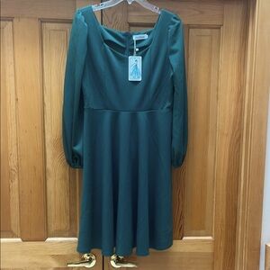 Jusfitsu green Long-Sleeve Dress with scoop neckline